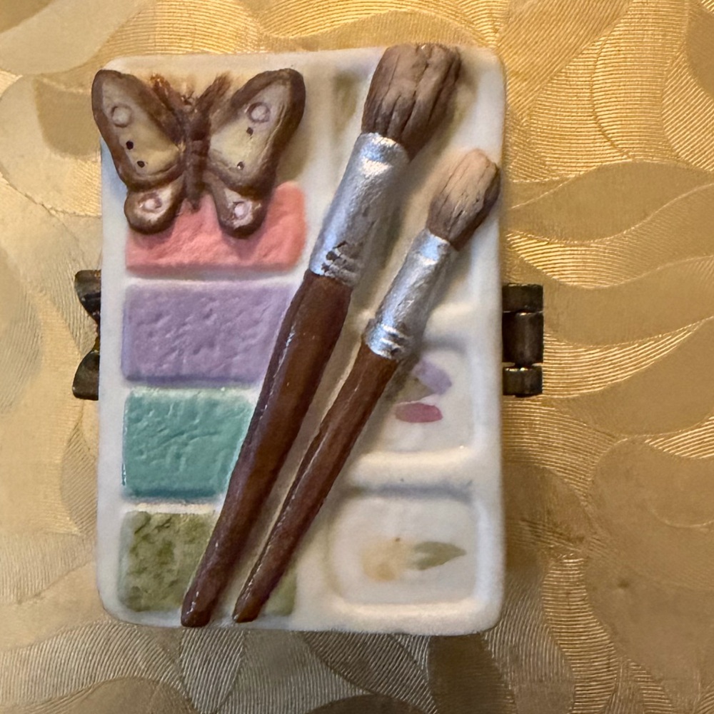 Vintage Ceramic Decorative Butterfly and Paintbrush Hinged Trinket Box